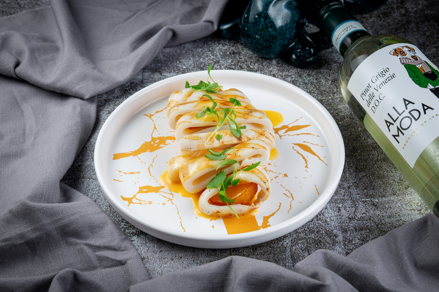 Кальмар гриль с картофелем