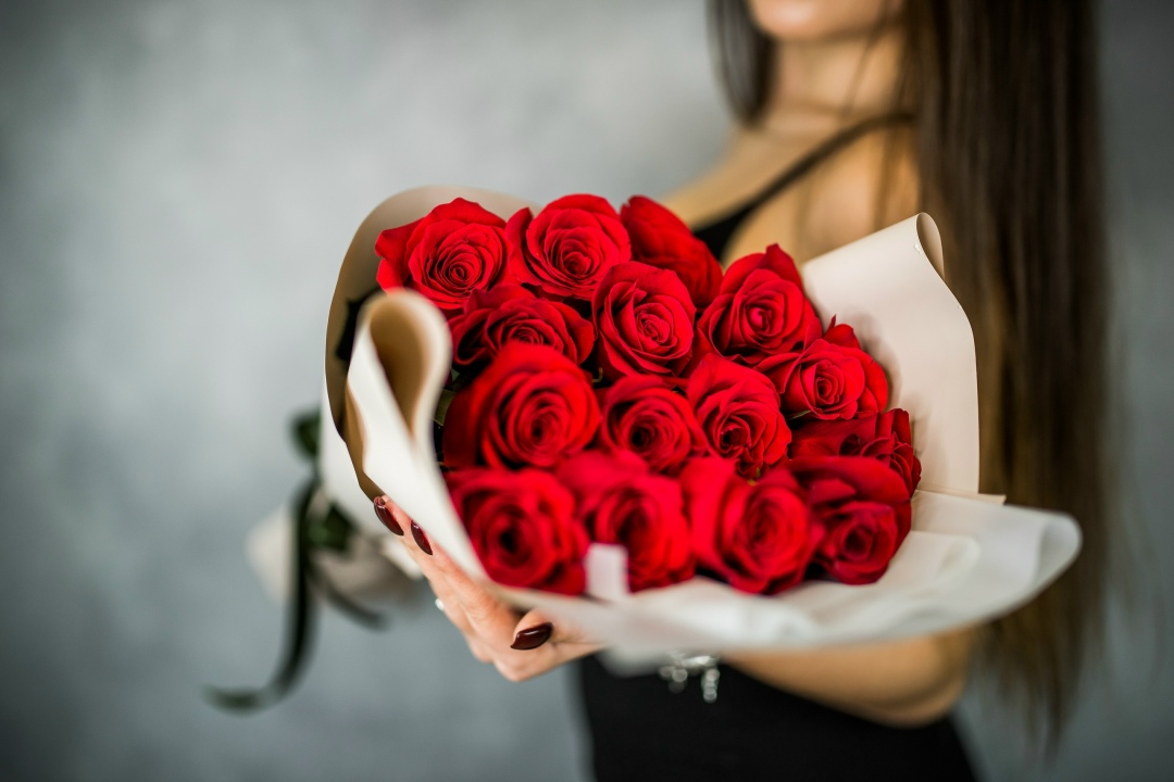 15 красных роз