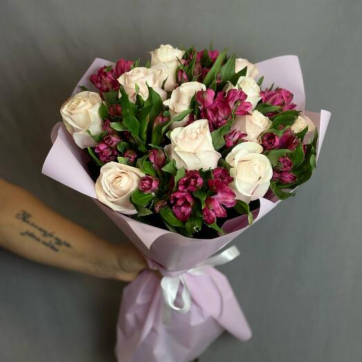 Букет с нежной розой и альстромерией