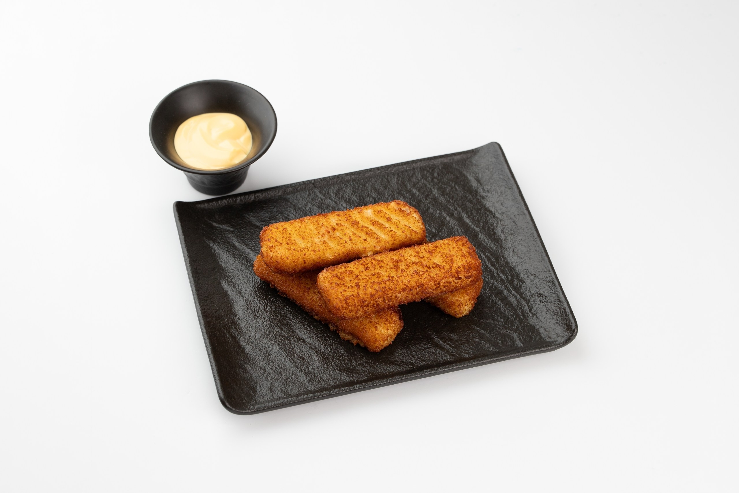 Рыбные палочки с сырным соусом