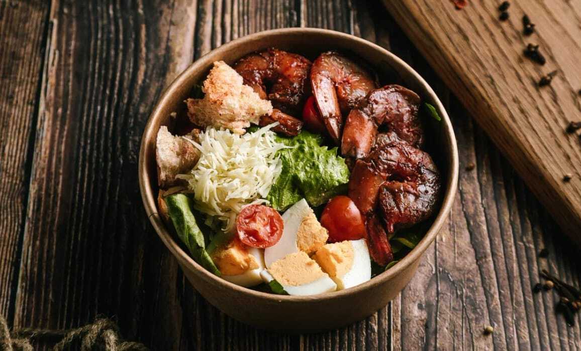 Цезарь с креветками BBQ