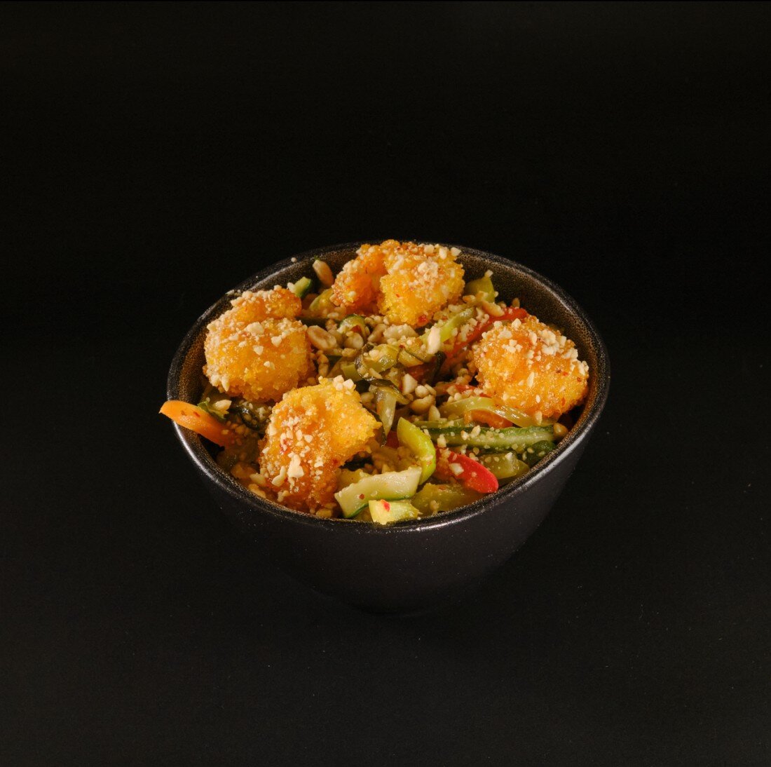 Хрустящие креветки с овощами и орехами 280г