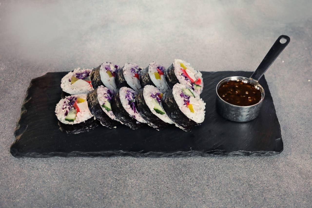 Кимбап с курицей и коул-слоу