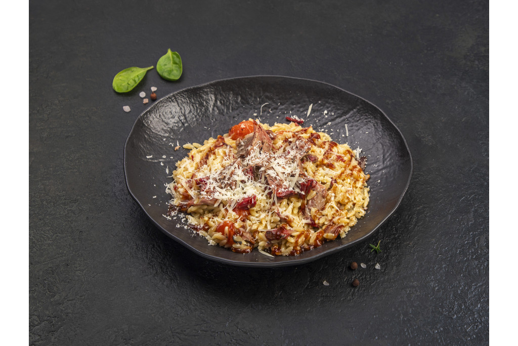 Паста с брискетом и соусом барбекю