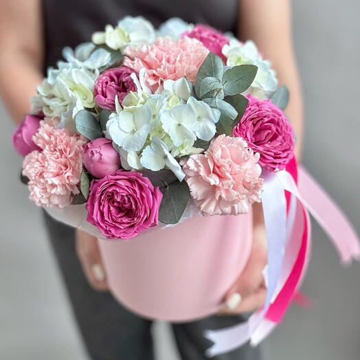 PEONY BOX: Букет в шляпной коробке с гортензией и пионовидными розами | 14 февраля | День влюблённых | 8 Марта | день рождения