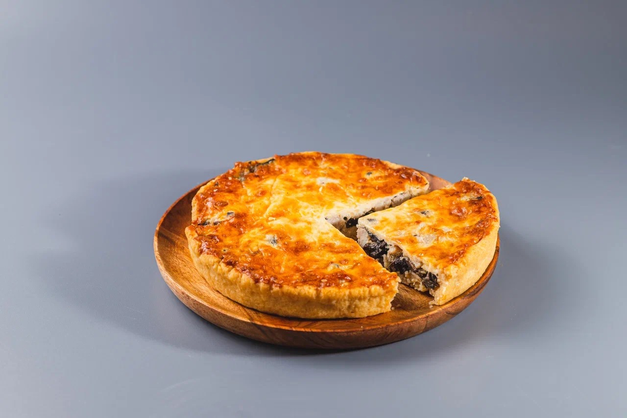 Киш Жюльен с курицей и грибами
