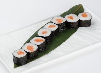 Маки с лососем