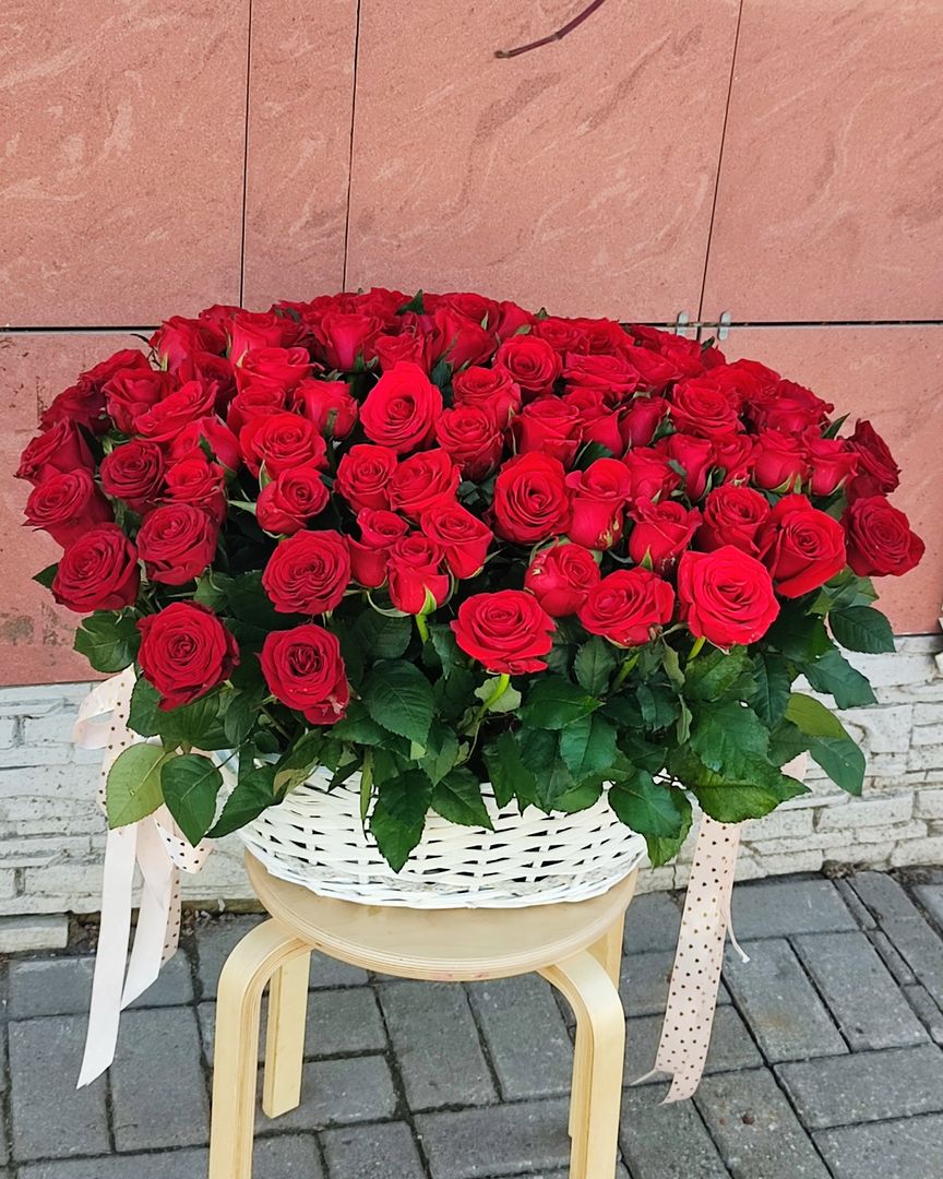 101 роза в корзине кения