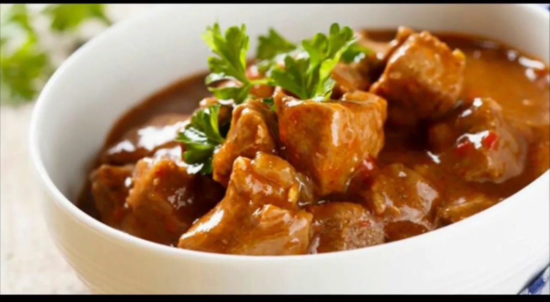 ГУЛЯШ ИЗ СВИНИНЫ