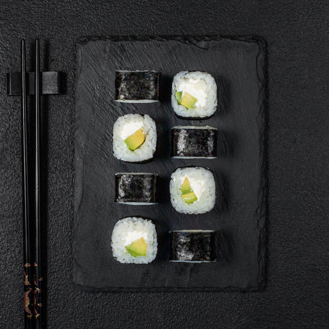 Ролл с авокадо и сыром