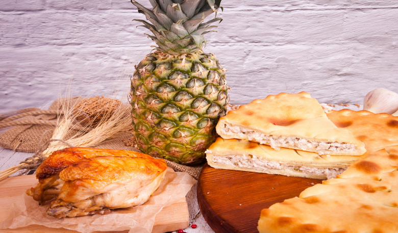 Осетинский пирог с курицей и ананасом