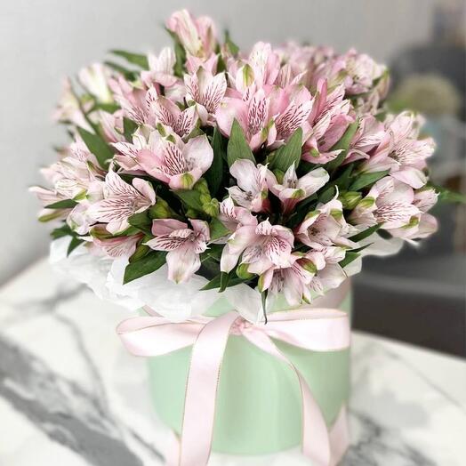 Композиция стойкая из альстромерий