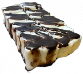 Сладкий ролл с бананом и ананасом