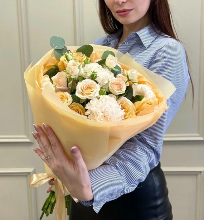 Букет из Роз и Диантусов