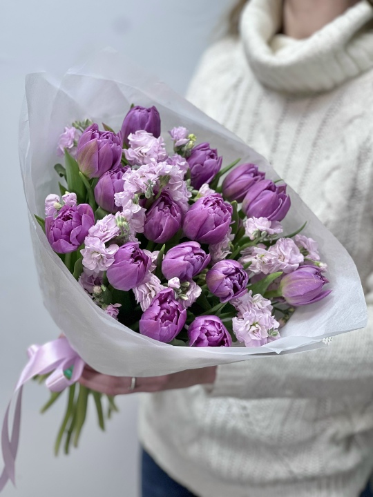 Тюльпаны с маттиолой