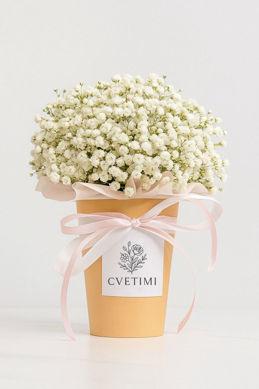 Композиция из гипсофилы в стаканчике