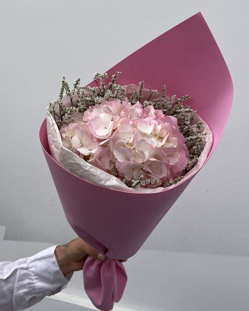 Букет из розовой гортензии