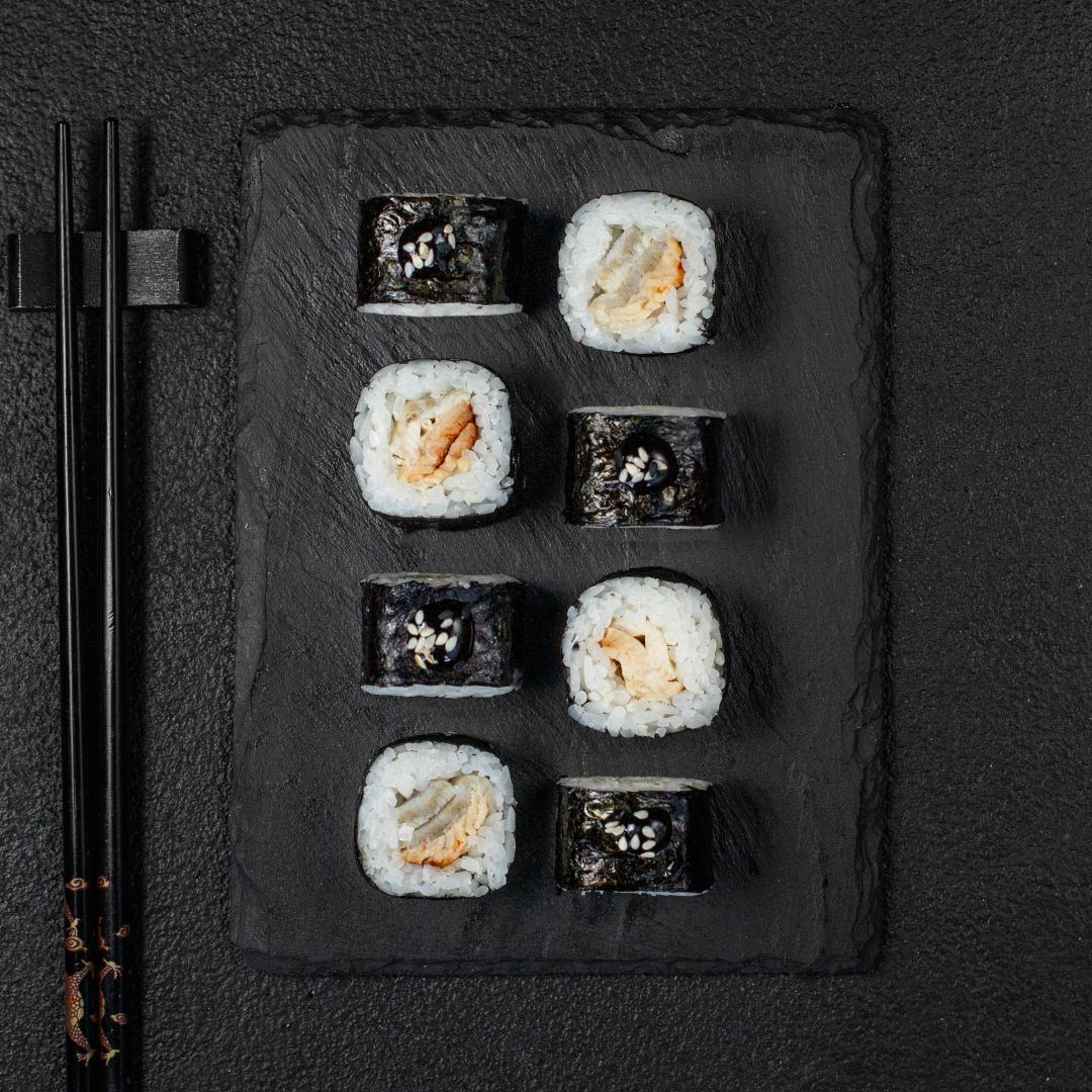 Ролл с угрём