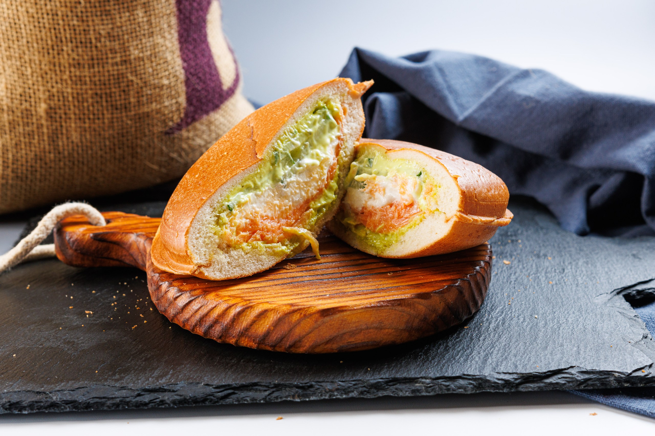 UFO бургер с лососем Песто