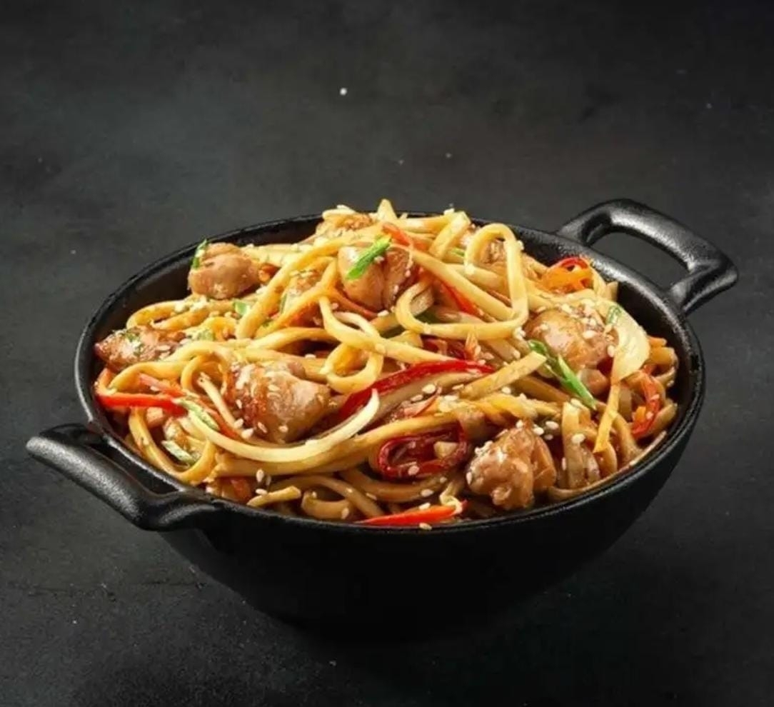 Удон лапша с курицей и овощами