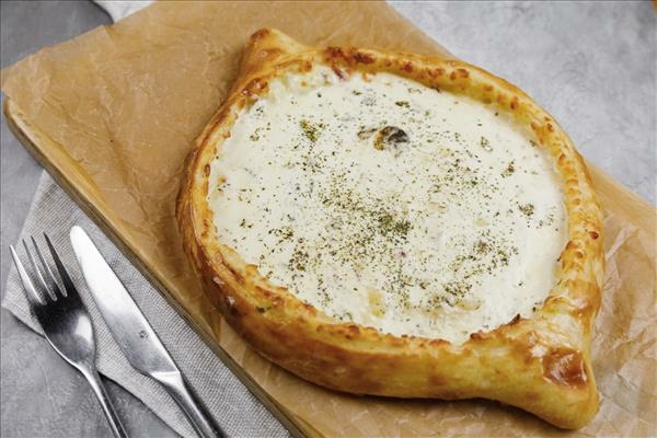 Хачапури по-аджарски с мятой