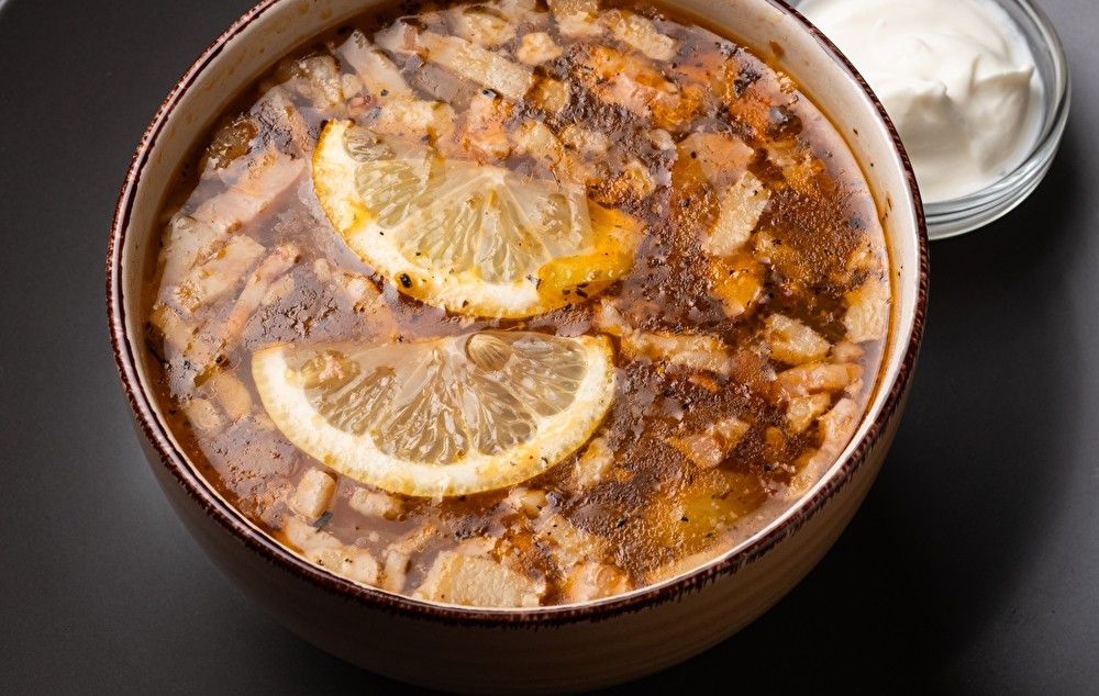 Солянка мясная со сметаной