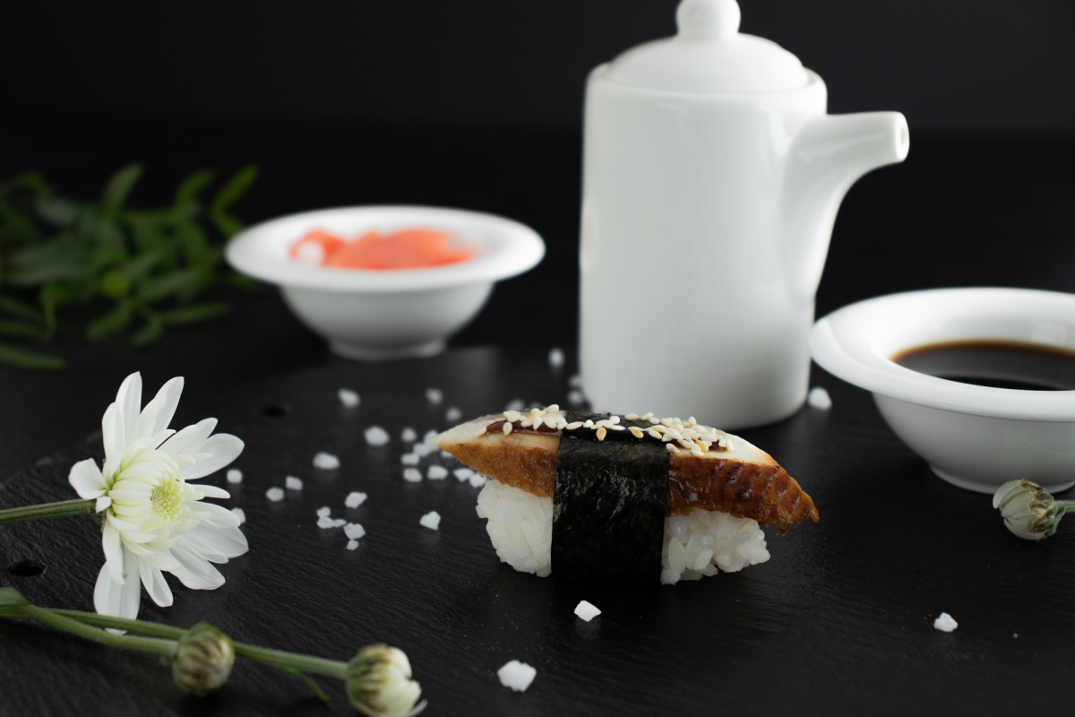 Суши с угрём