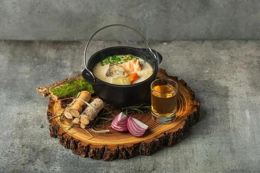 Уха с лососем и судаком