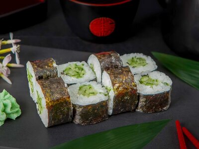 Капа маки с огурцом и кунжутом