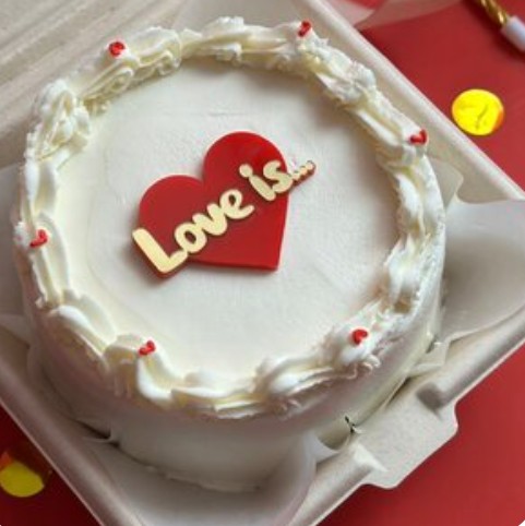 Бенто-торт топпер красный Love is