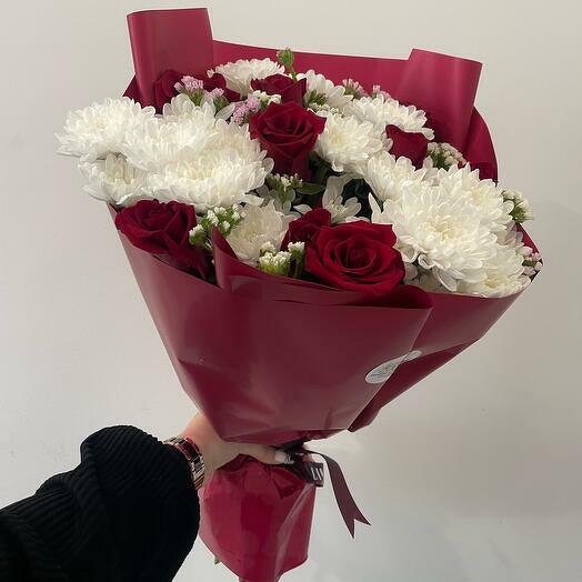 Роза с кустовой хризантемой