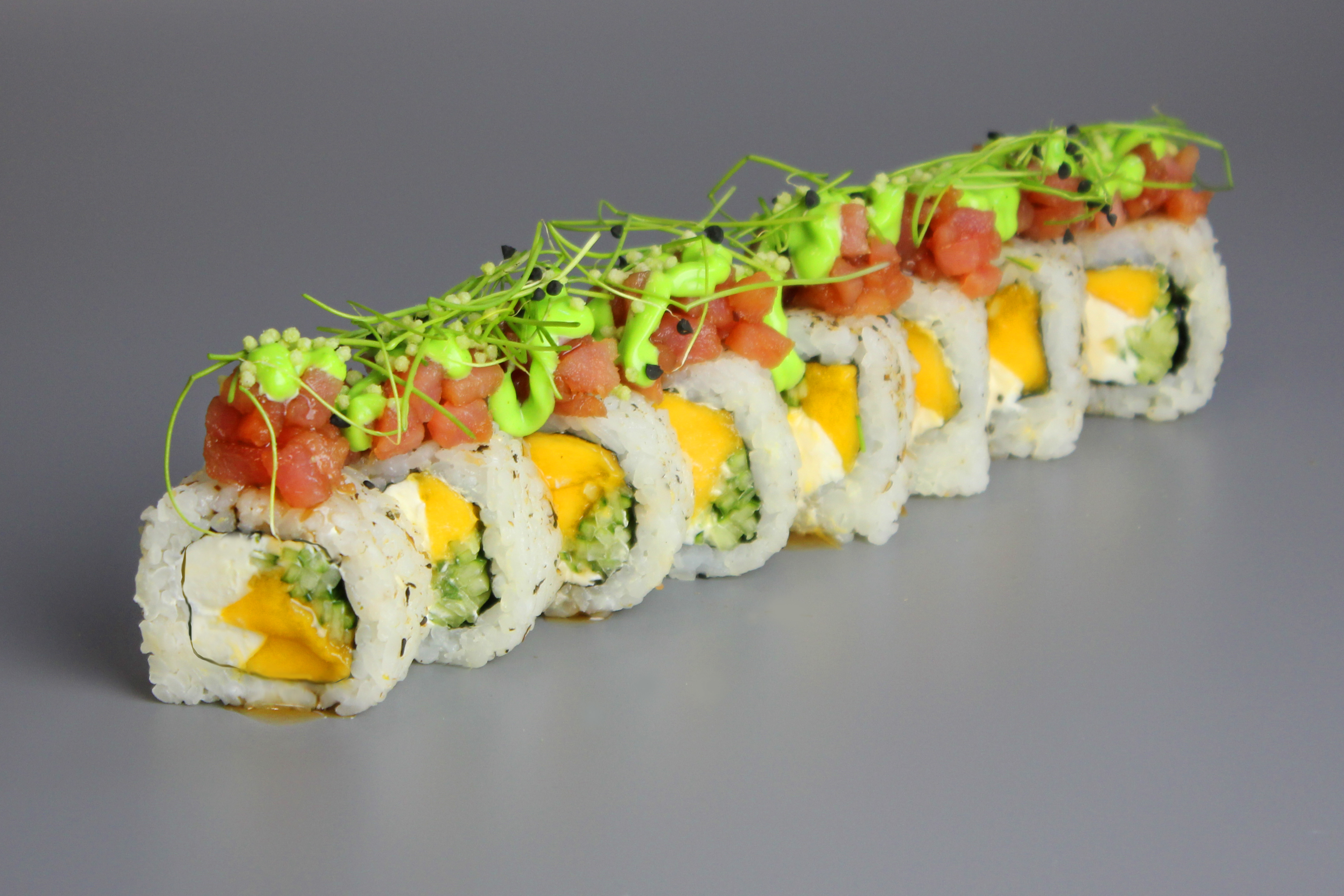 ТУНЕЦ, МАНГО, КРЕМ ВАССАБИ