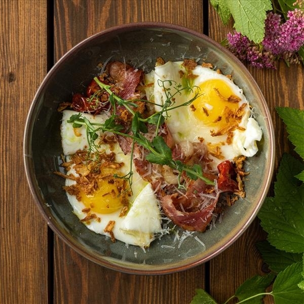 Глазунья с беконом