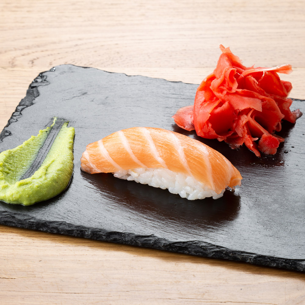 Суши лосось