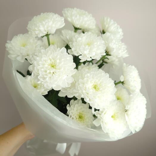 Букет из 3 ажурных хризантем Алтай в матовой упаковке