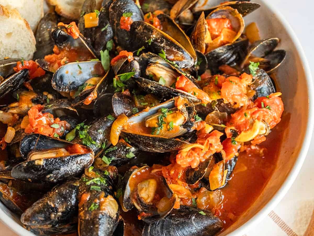 Мидии с соусом Том Ям
