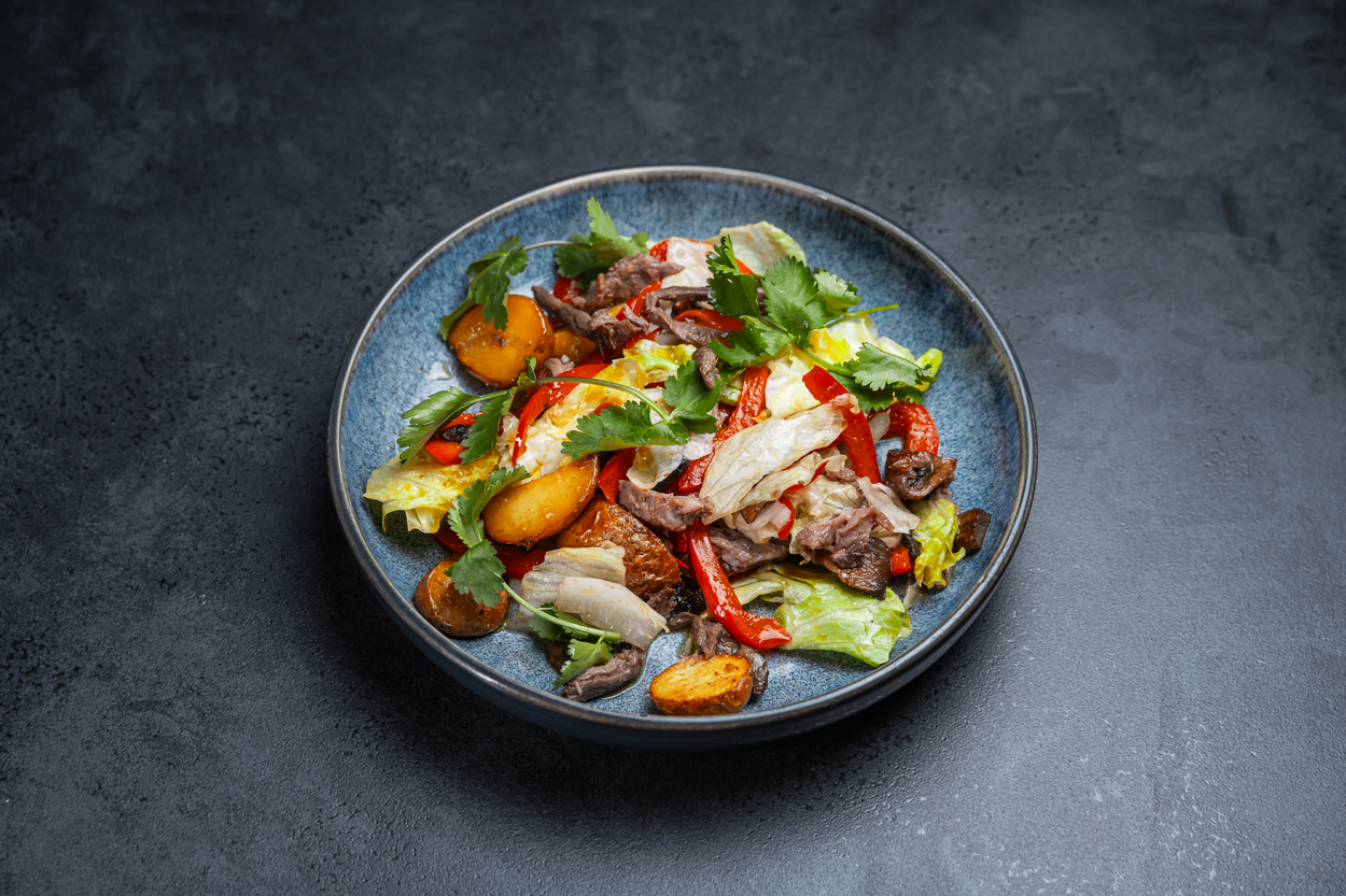 Салат с говядиной и картофелем 1кг