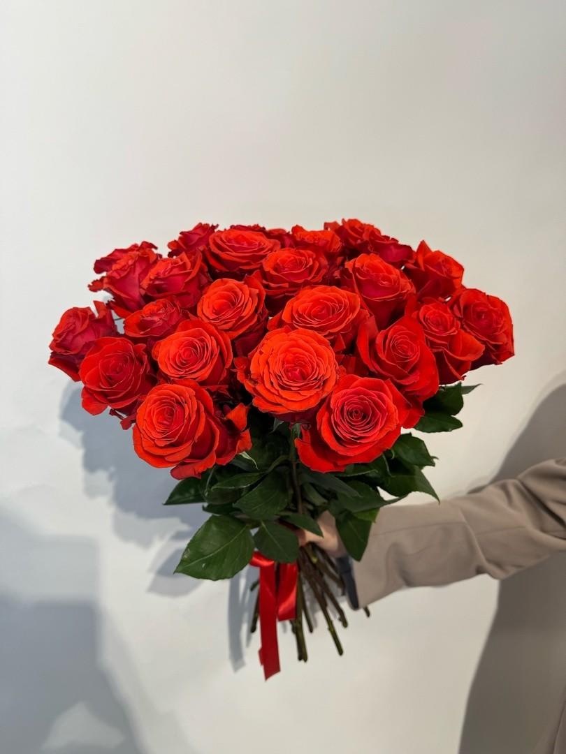 Алая роза 25 штук