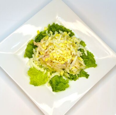 Салат капустный с курицей и яйцом