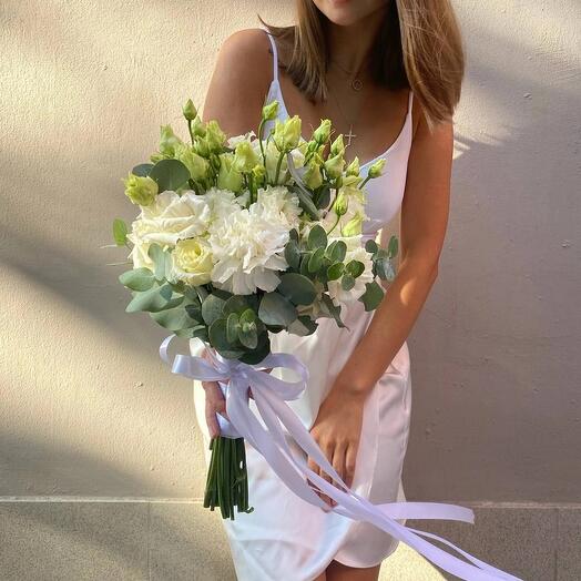 Букет невесты пышный