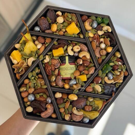 Подарок мужчине набор орехов сухофруктов