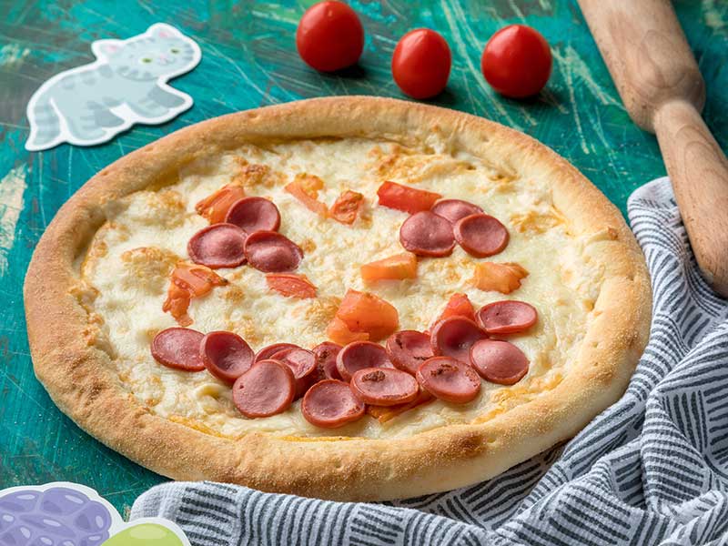 Детская пицца с сосисками ( 25 см )