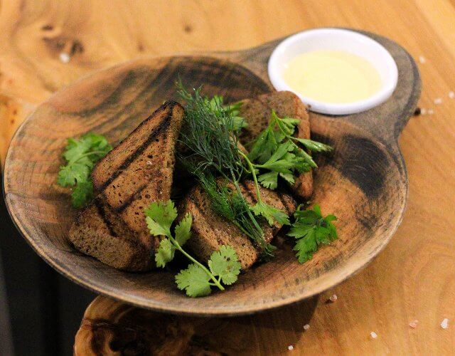 Гренки с сырным соусом