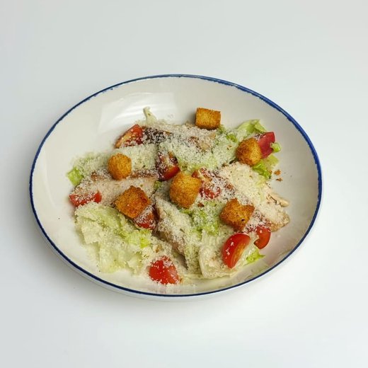 Салат Цезарь с курицей