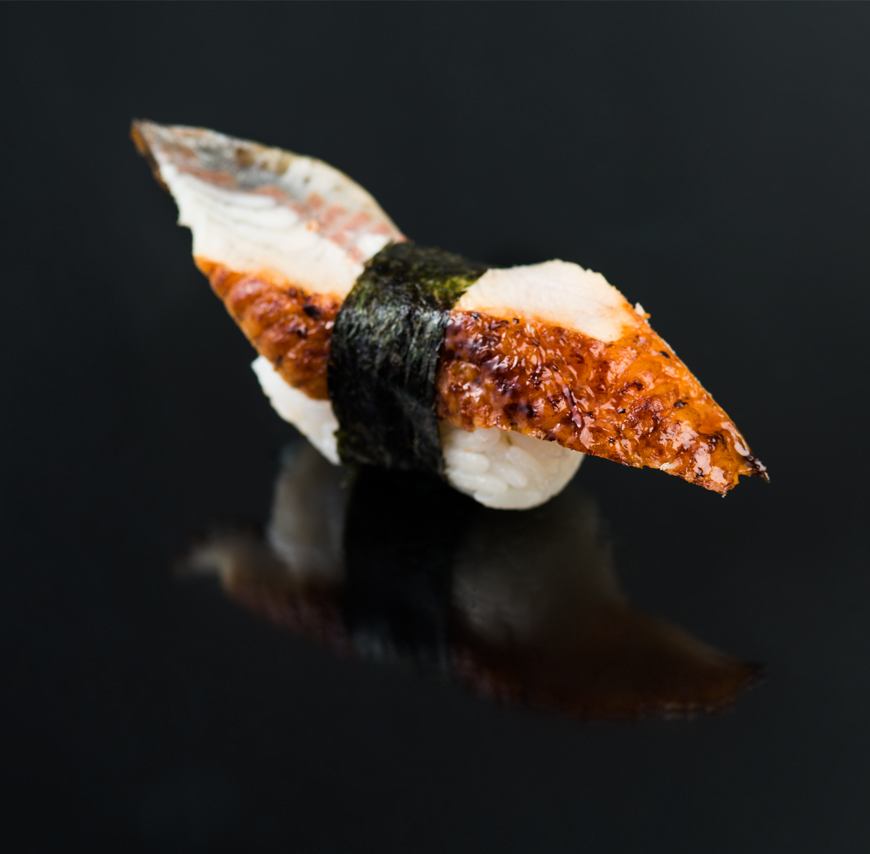 Суши с копченым угрем