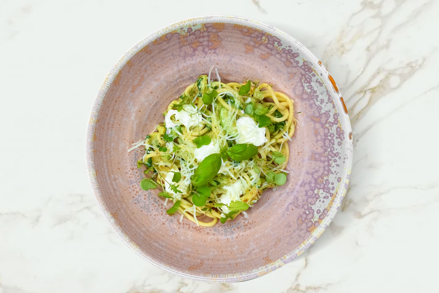 Спагетти с соусом Песто и овощами