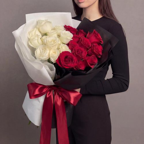 Инь Янь 23 розы ХИТ