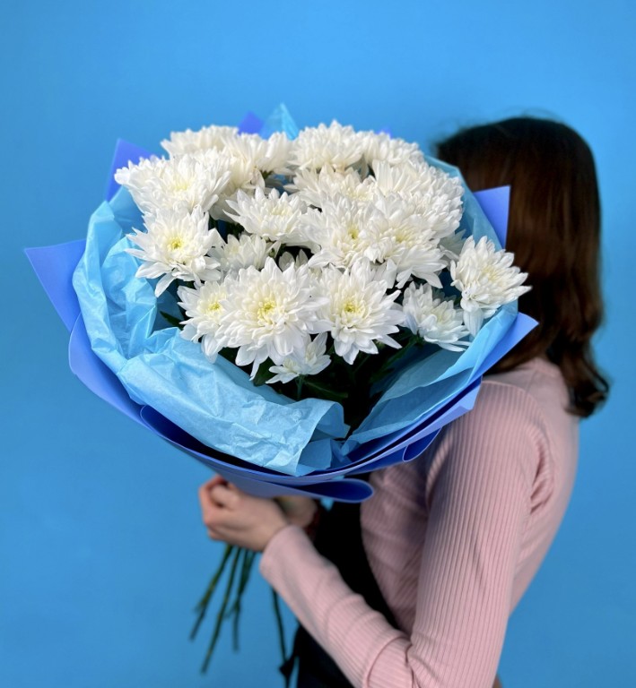 Букет из белых хризантем