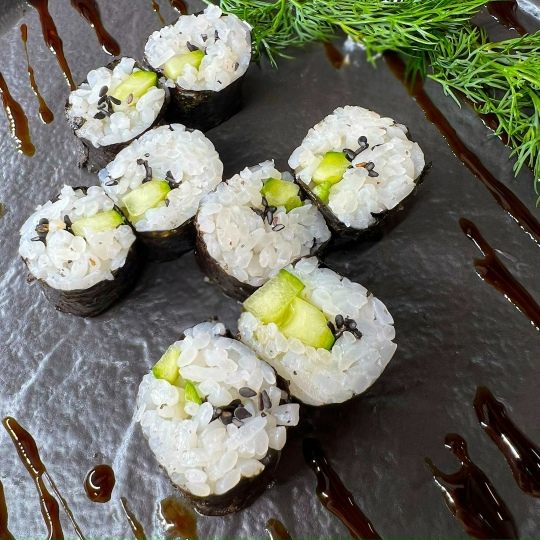 Мини ролл с огурцом