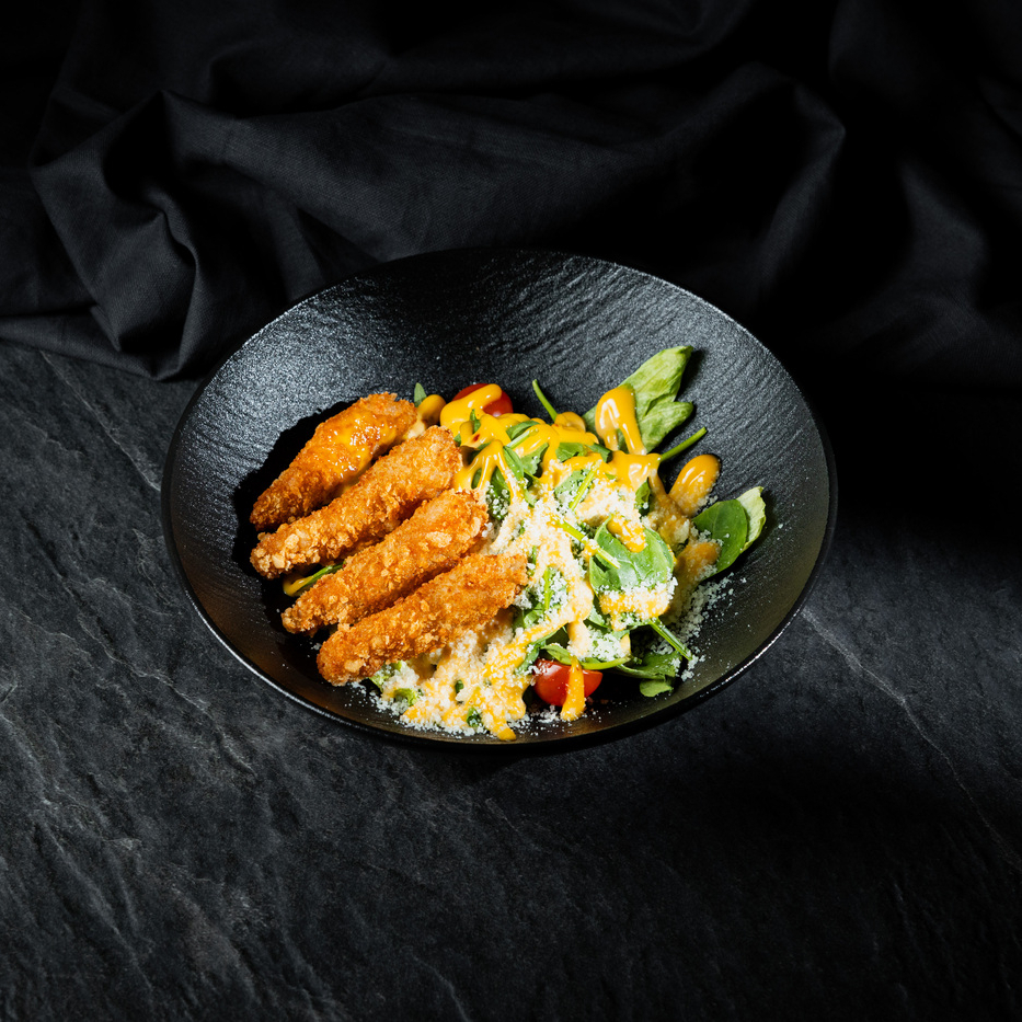 Салат с креветками в темпуре